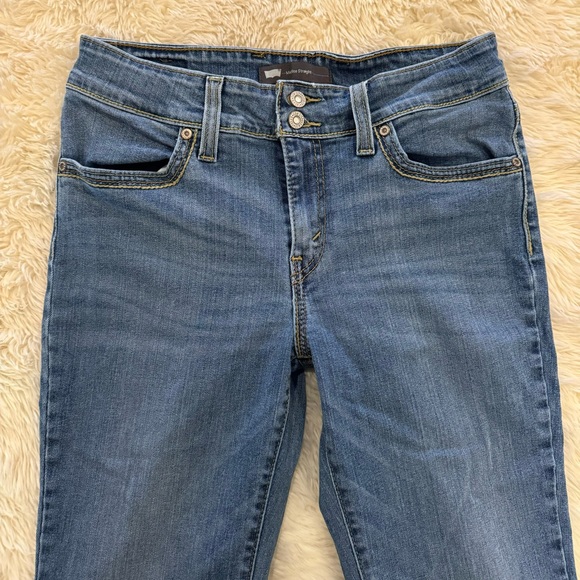 Levi’s Mid Rise Straight Jeans - Picture 3 of 9